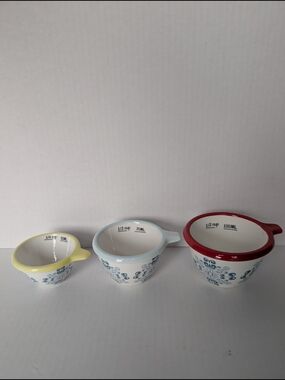 Avon Set of 3 Floral Measuring Cups -